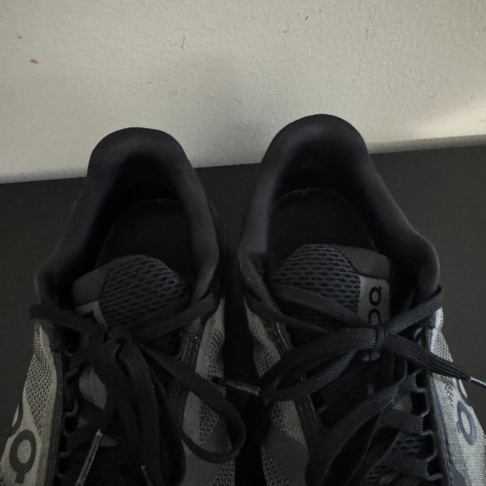 Women's On Cloud Shoes - Black - Size 7 - Picture 4 of 7